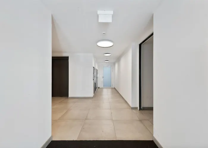 Bright Modern Апартаменты